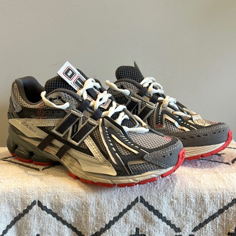 New Balance 1906 - Gray and Hot Red